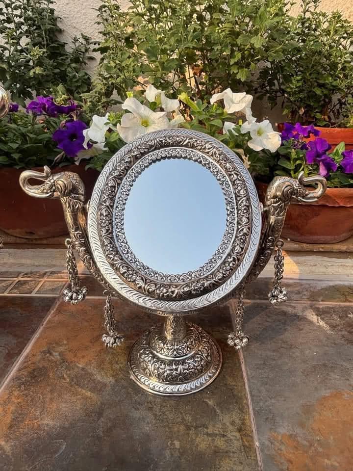 Frame & Mirror